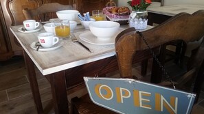 Free daily continental breakfast 