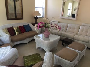 Living area - CACHA GARIN ART HOUSE (Miami)