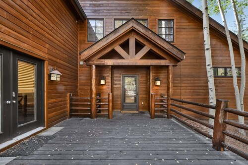 Less than 10 Minutes from Keystone Lifts, Easy Access to Golf/Hiking/Biking!