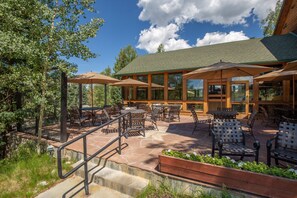 Outdoor dining - Less than 10 Minutes from Keystone Lifts, Easy Access to Golf/Hiking/Biking! (Keystone)