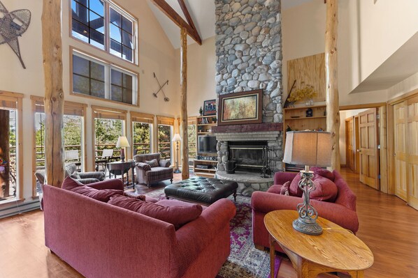 TV, fireplace, DVD player, books - Less than 10 Minutes from Keystone Lifts, Easy Access to Golf/Hiking/Biking! (Keystone)