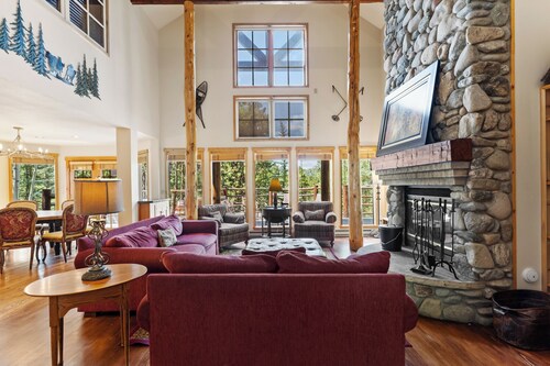 Less than 10 Minutes from Keystone Lifts, Easy Access to Golf/Hiking/Biking!