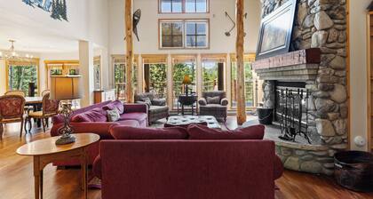 Less than 10 Minutes from Keystone Lifts, Easy Access to Golf/Hiking/Biking!