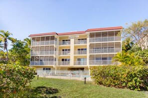 Exterior - Totally Updated Three Bedroom Gulf Front - Luxury Condo (Sanibel)