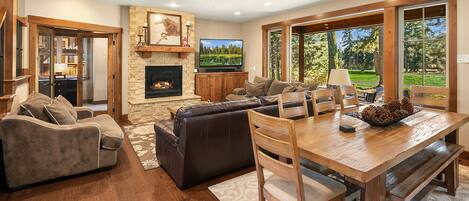 Smart TV, fireplace, Netflix, DVD player