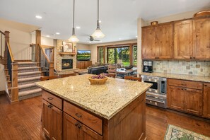 Fridge, microwave, oven, stovetop - Beautiful Home in the Heart of Suncadia! Walk to Popular Activities * Hot Tub (Cle Elum)