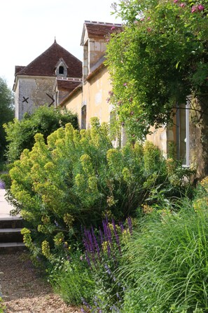Front of property - Le Bourgis chambres d'hotes (La Chapelle-Montligeon)