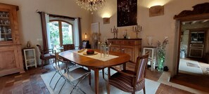 Breakfast, dinner served; French cuisine, garden views 