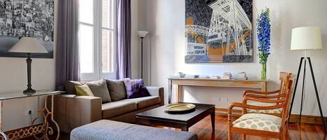 智能電視、DVD 播放機、書籍、音樂庫