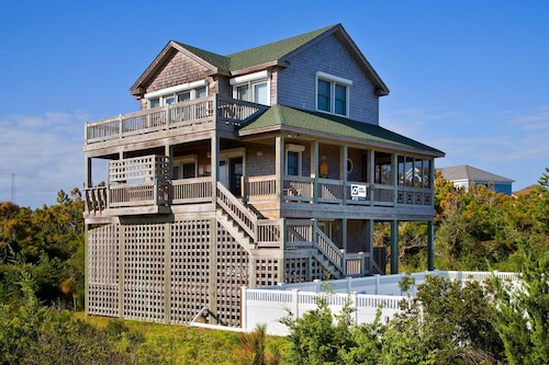 Irresistible Oceanview Home, Waves-Pool, Hot tub, Game Rm, Walk to Barton's Hole