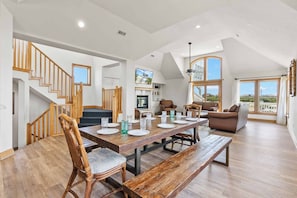 Dining - Soundside Dog Friendly w/ Pool, Hot Tub, Community Pool and Tennis/Pickleball (Avon)