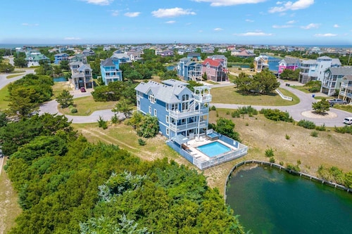 Soundside Dog Friendly w/ Pool, Hot Tub, Community Pool and Tennis/Pickleball