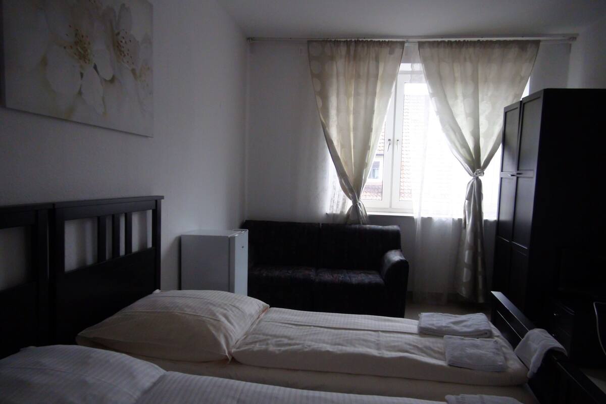 Basic Shared Dormitory, Multiple Beds (3 Guests) | Living room