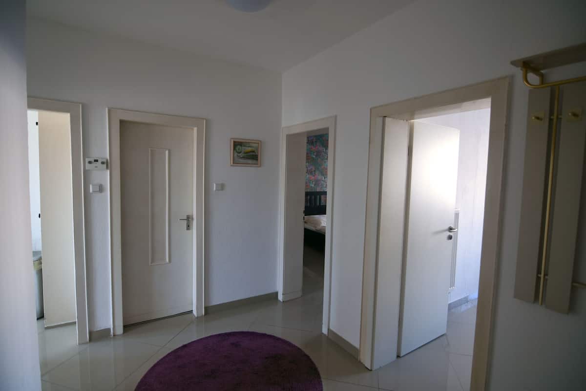 Shared Dormitory, Kitchen (6 Guests) | Living area