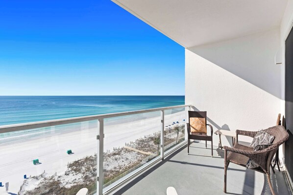 Property grounds - Beachfront condo! Panoramic views private balcony (Destin)