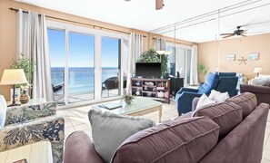 TV - Beachfront condo! Panoramic views private balcony (Destin)