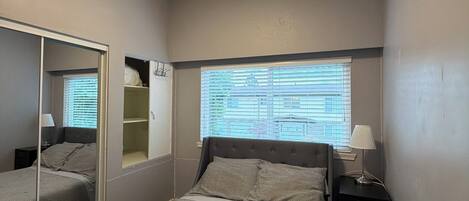 3 makuuhuonetta, silitysrauta/-lauta, ilmainen Wi-Fi, vuodevaatteet