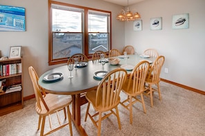 Dining - Oceanview Dog Friendly w/ Hot Tub, Game Room, Community Pool & Tennis/Pickleball (Avon)