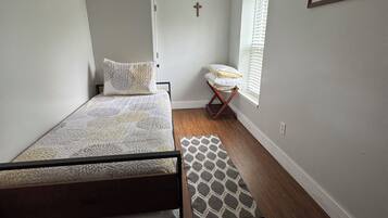 3 bedrooms, iron/ironing board, WiFi, bed sheets