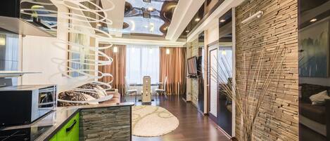 Panoramic Apartment, 1 King Bed, Hot Tub, Tower | Private kitchen