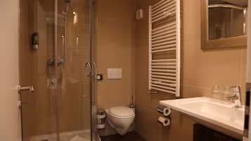 Douche, articles de toilette gratuits, sĂšche-cheveux