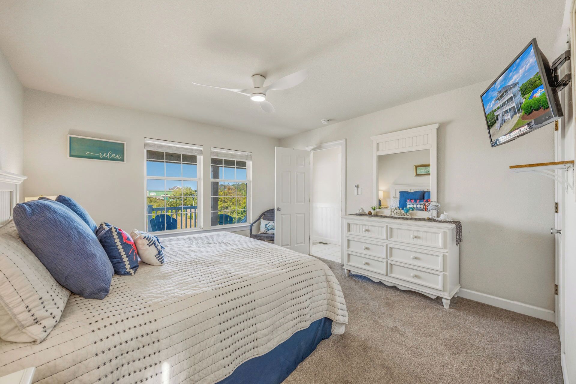 6 bedrooms, WiFi (free), bed sheets