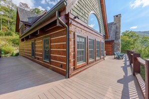 Terrace/patio - Luxury Lodge on Private Mountain Top (Banner Elk)