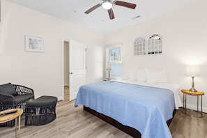 9 bedrooms, iron/ironing board, free WiFi, bed sheets - PERFECT GETAWAY Home Private POOL+SPA Poker+Pool Table, GREAT LOCATION! (North Myrtle Beach)