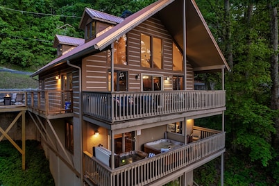 5/5 w/Amazing Views & pool table WiFi