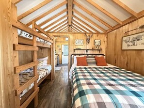 1 makuuhuone, silitysrauta/-lauta, ilmainen Wi-Fi, vuodevaatteet