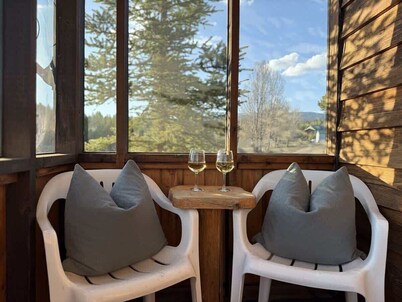 Yellowstone 32MI | Cozy Cabin | Fireplace