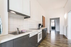 Appartamento Economy, 3 camere da letto | Cucina privata | Frigorifero, forno, piano cottura, macchina per caffè espresso