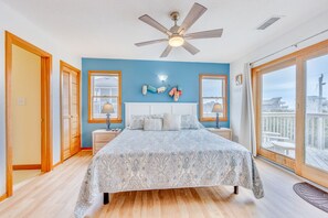 4 bedrooms, free WiFi, bed sheets - Semi-Oceanfront Home w/ Hot Tub, Game Room, Community Pool and Tennis/Pickleball (Avon)