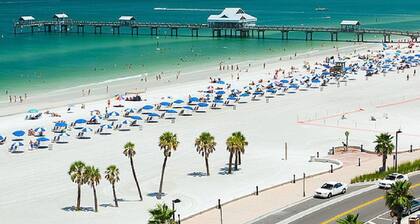 Stunning Luxury "SEA SALT CONDO" mins to Clearwater Beach w/Salt Wtr Pool, Gym