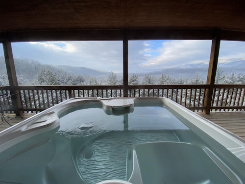 "Sundance" Spectacular Views on 54 Acres along Shenandoah River w/ Hot Tub