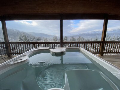 "Sundance" Spectacular Views on 54 Acres along Shenandoah River w/ Hot Tub