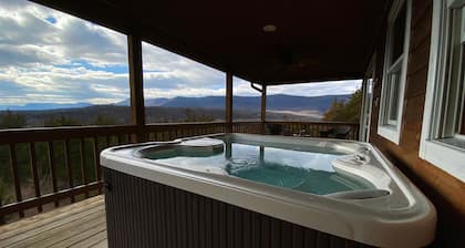 Hermosa cabaña frente al río "Sundance" en 54 acres con bañera de hidromasaje y vista espectacular