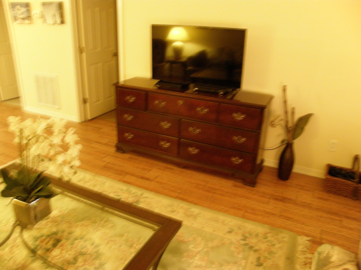 Photo 5 of Cozy In Town Cottage! Walk to Everything! Pet Friendly!