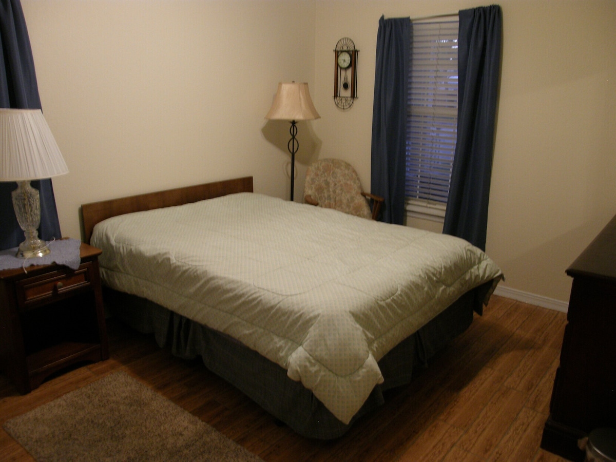 Photo 10 of Cozy In Town Cottage! Walk to Everything! Pet Friendly!