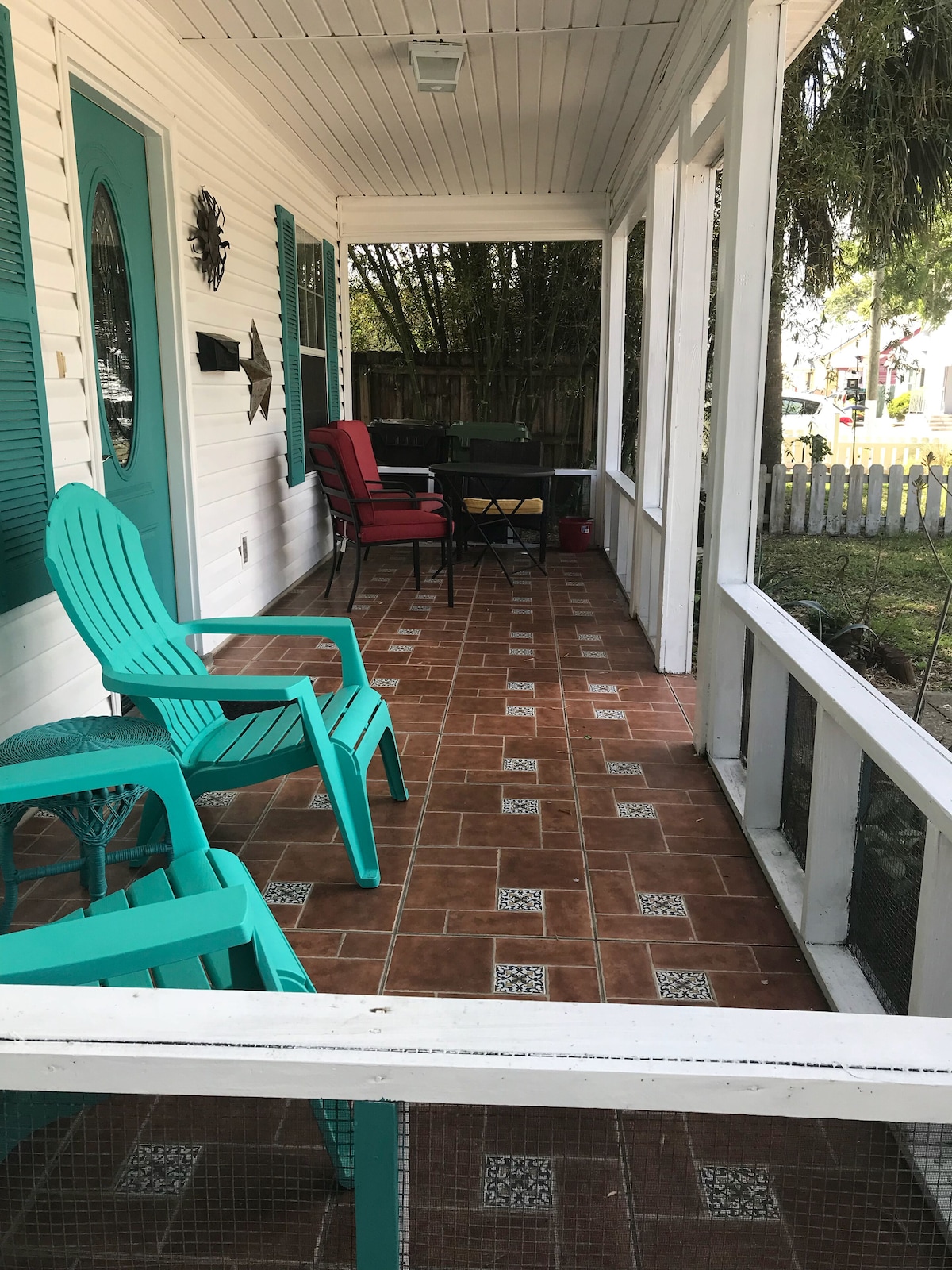 Photo 2 of Cozy In Town Cottage! Walk to Everything! Pet Friendly!