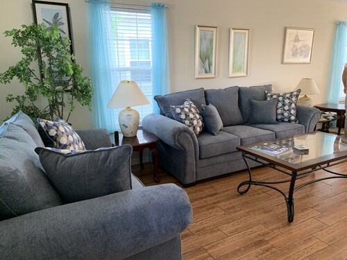 Cozy In Town Cottage! Walk to Everything! Pet Friendly!