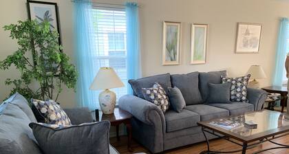 Cozy In Town Cottage! Walk to Everything! Pet Friendly!