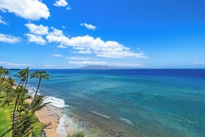 Plage, chaises longues