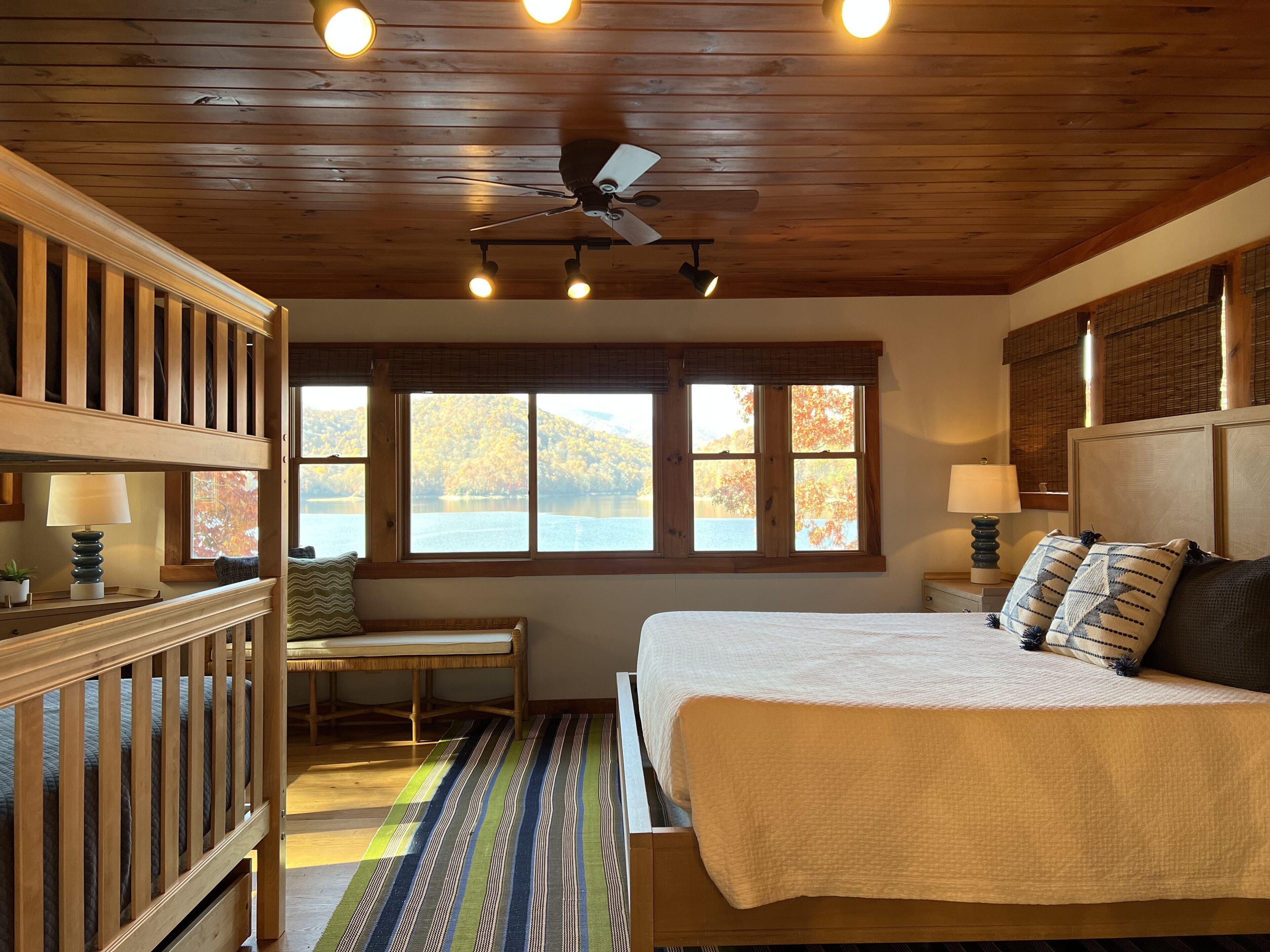 4 bedrooms, iron/ironing board, WiFi (free), bed sheets