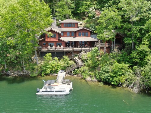 'The Dock House' a Nantahala Lake Front Home 
Summer 2026 dates still available!