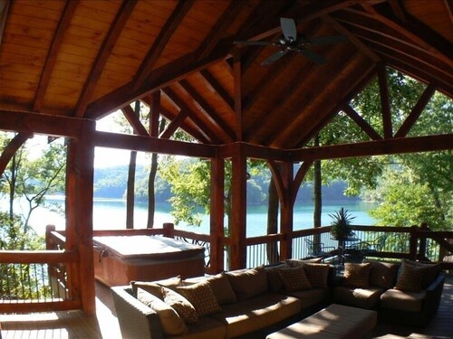 'The Dock House' a Nantahala Lake Front Home 
Summer 2026 dates still available!