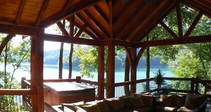 'The Dock House' a Nantahala Lake Front Home
Summer 2026 dates still available!
