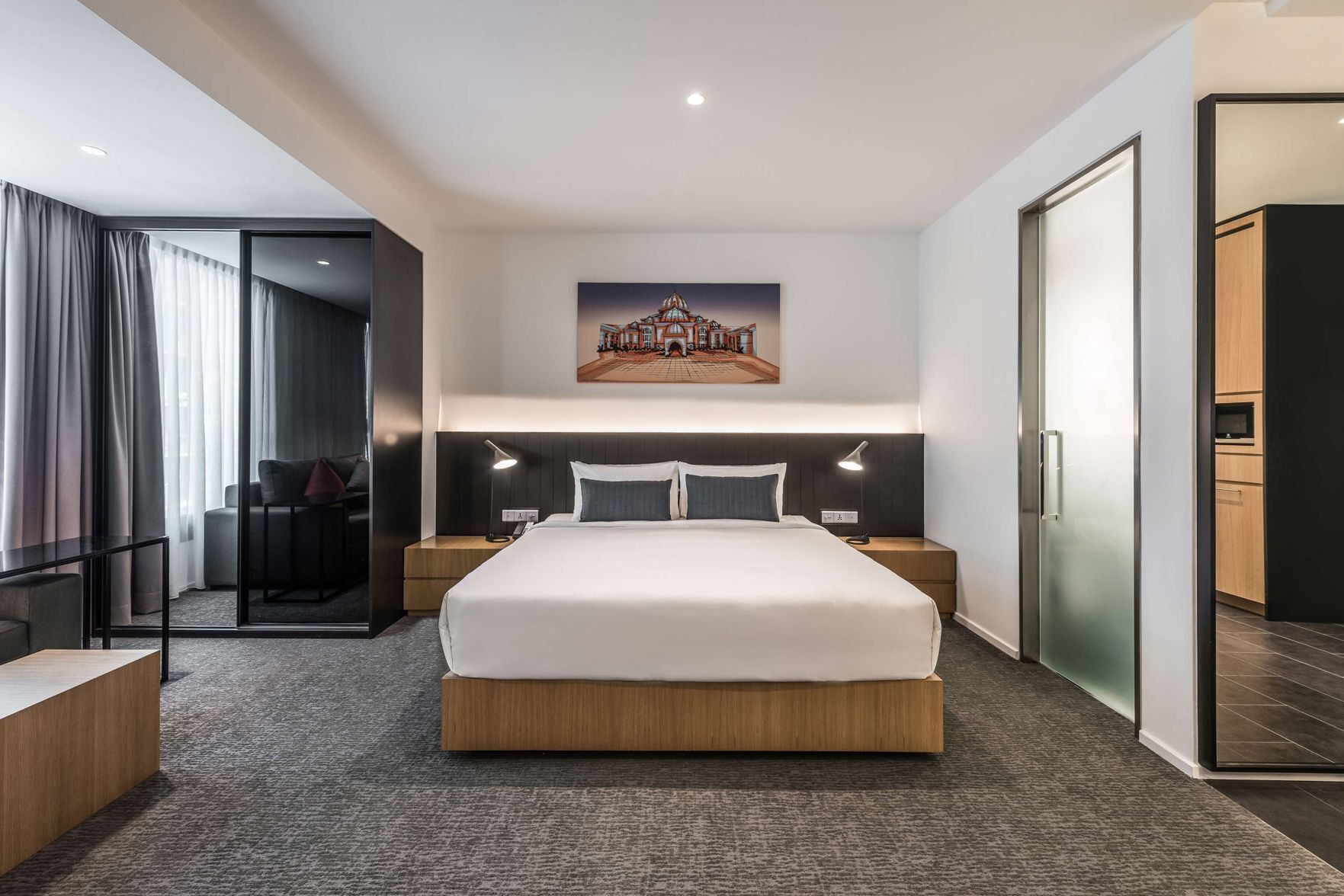 Luxe beddengoed, pillowtop-bedden, een kluis op de kamer, een bureau