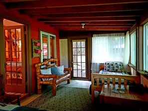 1 bedroom, WiFi, bed sheets - Cottage on the Kennebec (Caratunk)
