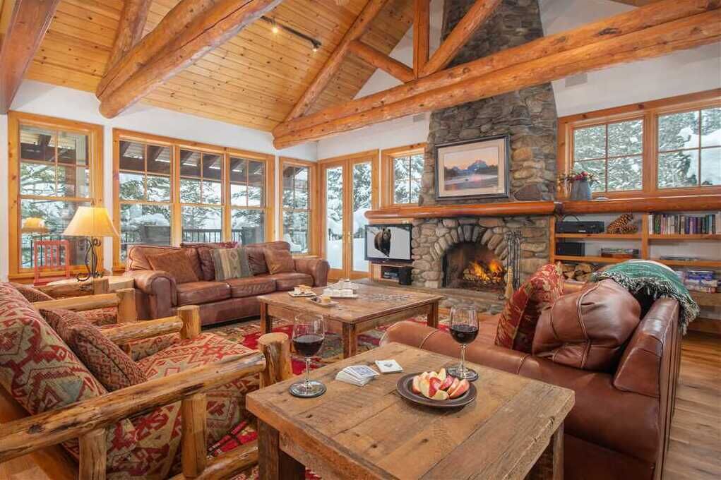 Flat-screen TV, fireplace, DVD player, foosball